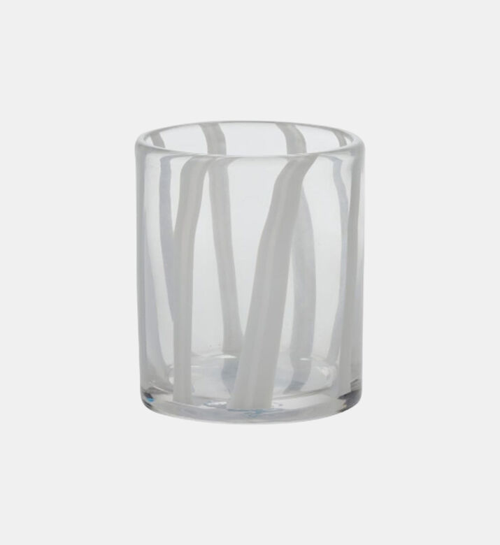 كوب ماء زجاجي مخطط