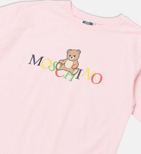 تيشيرت قطن بياقة دائرية وشعار على الصدر