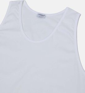 بلوزة بدون أكمام كلاسيكية