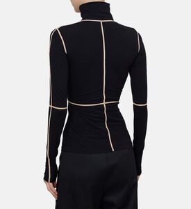 بلوزة ضيقة بدرزات متباينة