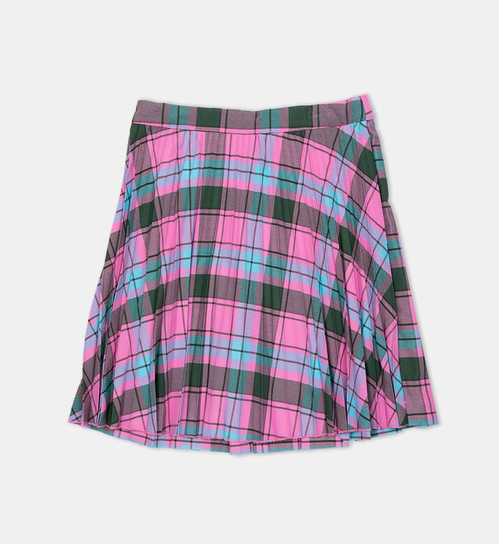 تنورة قصيرة بطيات