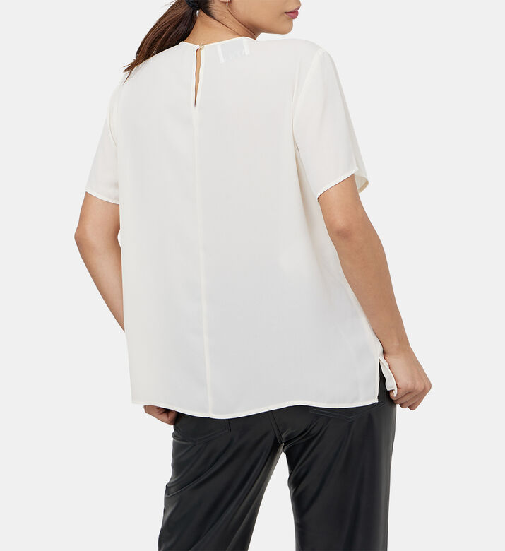 مطوي بأكمام قصيرة الأعلى