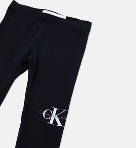 بنطال بخصر مطاطي وشعار مطبوع على الجانب