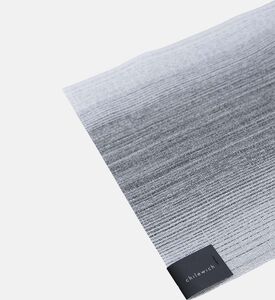 مفرش طاولة بلون متدرج