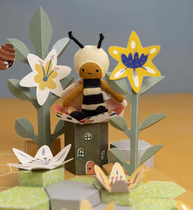 لعبة نحلة مخملية صديقة الجيب