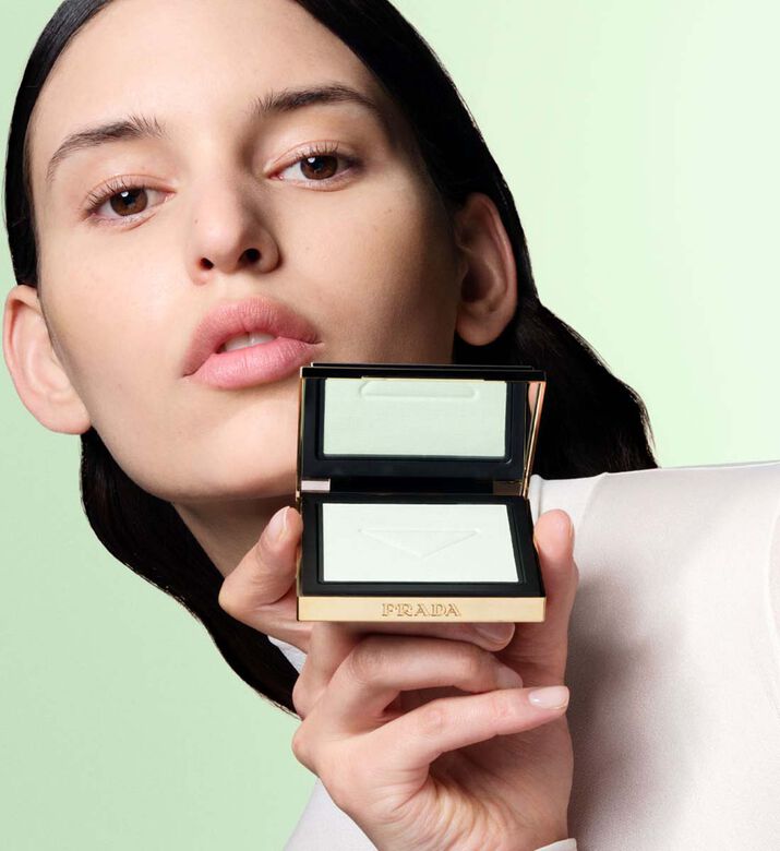 بودرة ريسيت لتثبيت المكياج وإعادة التوازن للبشرة