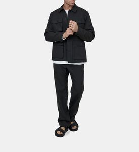 جاكيت بأربعة أزرار بجيب بغطاء قلاب