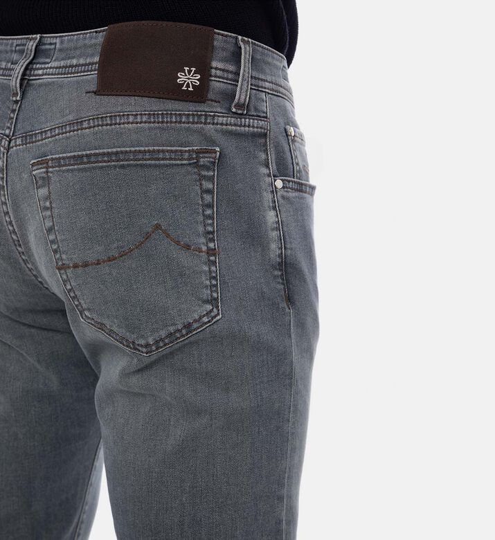 جينز مستقيم بساق بتأثير باهت جينز مستقيم بساق بتأثير باهت