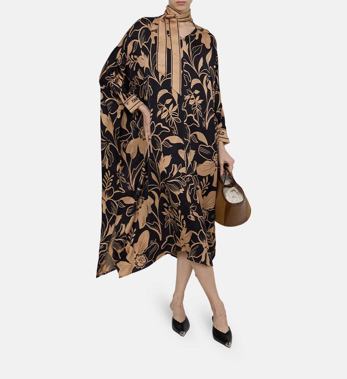 فستان طويل بحافة غير متماثلة فستان طويل بحافة غير متماثلة