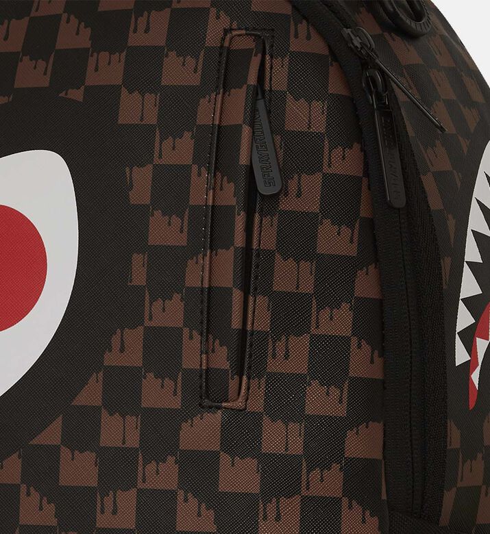 حقيبة ظهر بعين واحدة بنقشة مربعات بنية