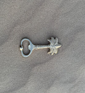 Tohfa Luxe Opener Bttle Brass Palm, Packshot View