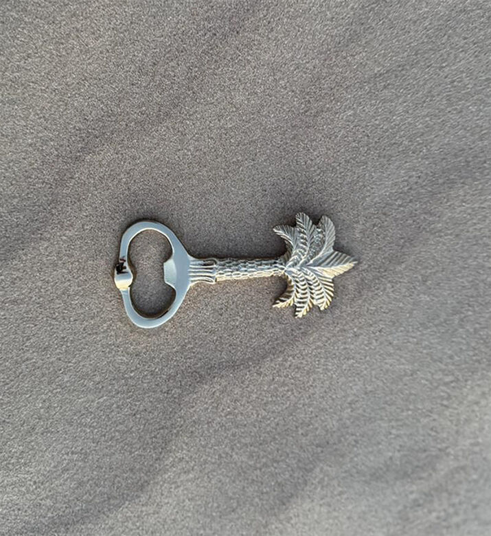 Tohfa Luxe Opener Bttle Brass Palm, Packshot View