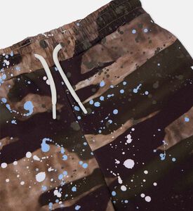 شورت رياضي بطبعة شعار مموهة