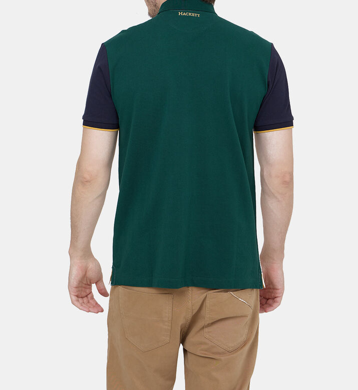 تيشيرت بشعار مطرز مقسم بألوان