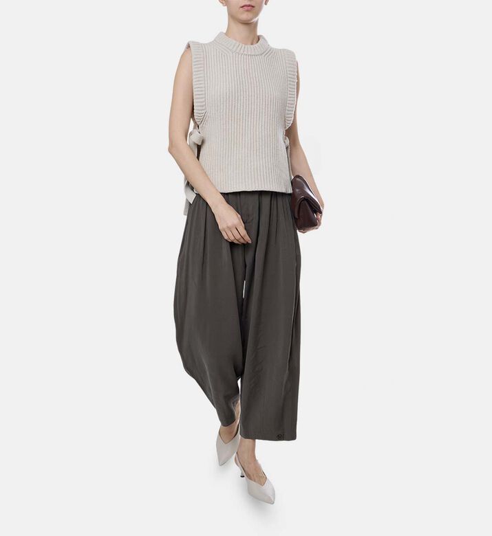 Firmus Ribbed Sleeveless Sweater