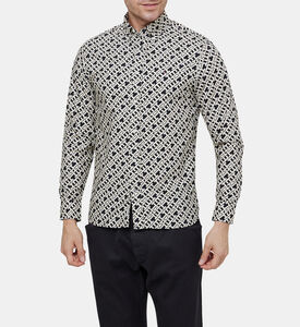 قميص بنقشة أحرف العلامة بقصة مريحة