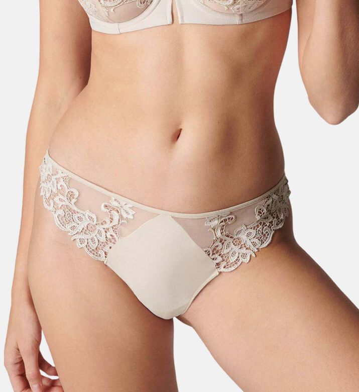 ساغا مطرزة شبكة طنجة