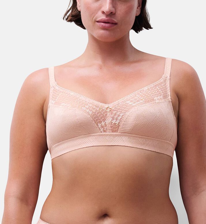 Chantelle Bra, Model View