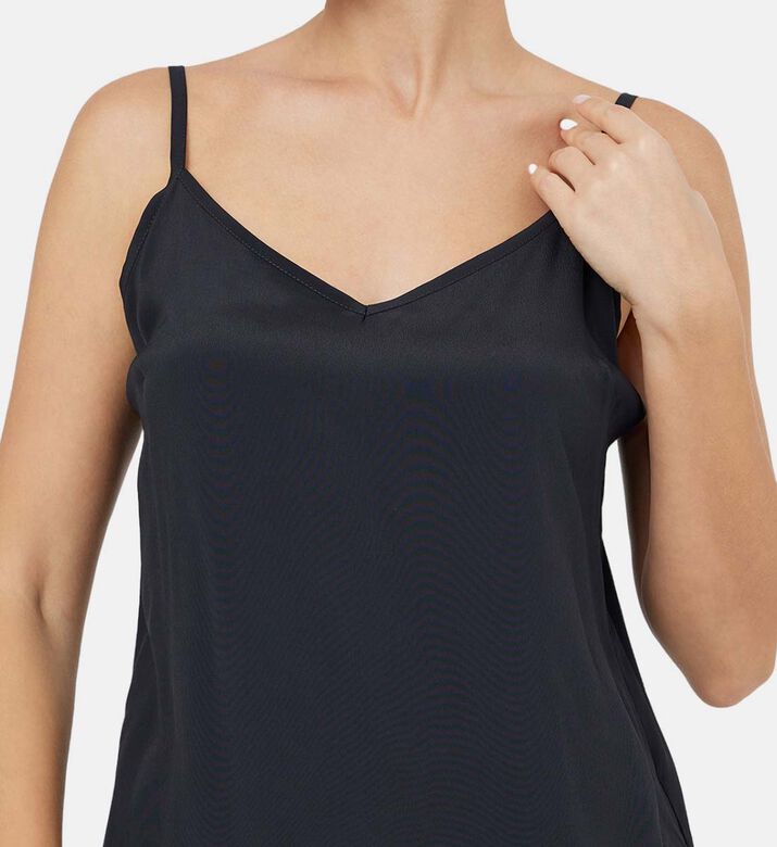 الحرير بلا أكمام تانك الأعلى