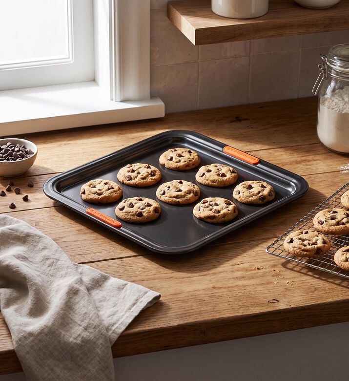 Le Creuset Rectangular Baking Sheet, Model View