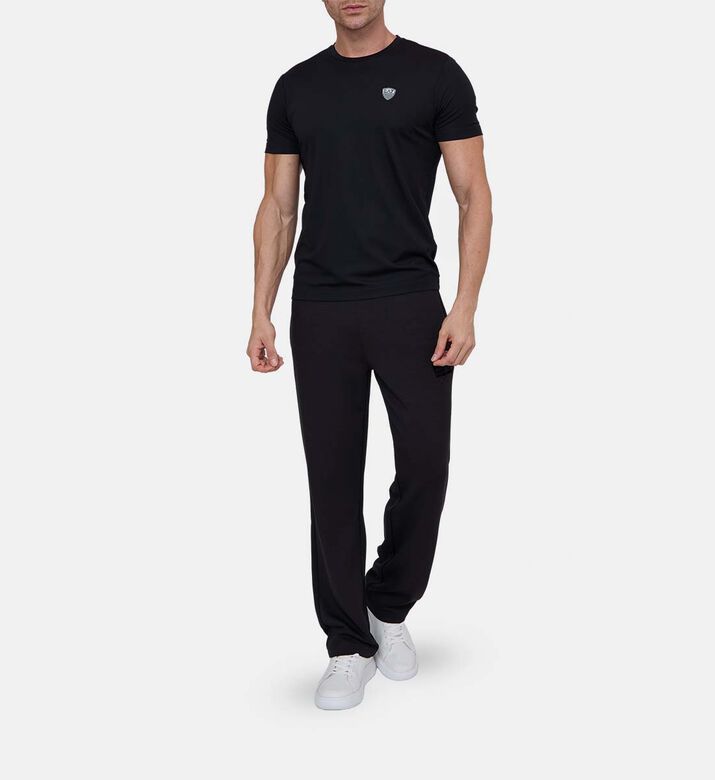 تي شيرت مزين بشارة الشعار