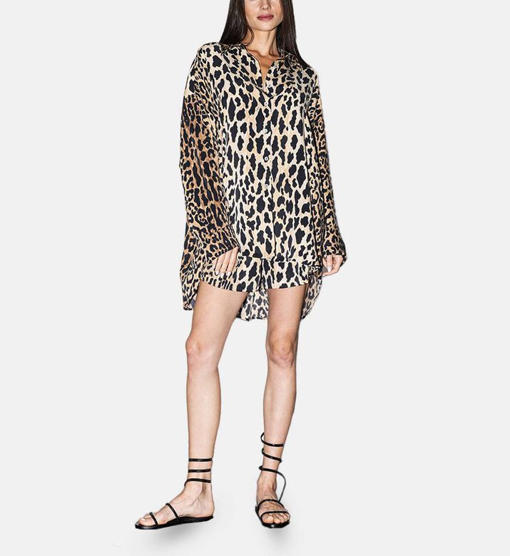 Niluu Shirt Nat, Model View