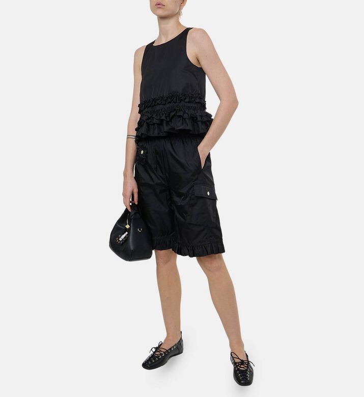 Ganni Short Duchesse, Model View