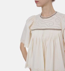 بلوزة قصيرة الأكمام بحواف صدفية