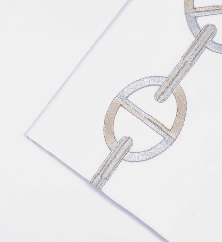 مفرش مائدة مطرز بسلاسل مفرش مائدة مطرز بسلاسل