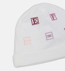 قبعة بقصّة عادية بتطريز شعار