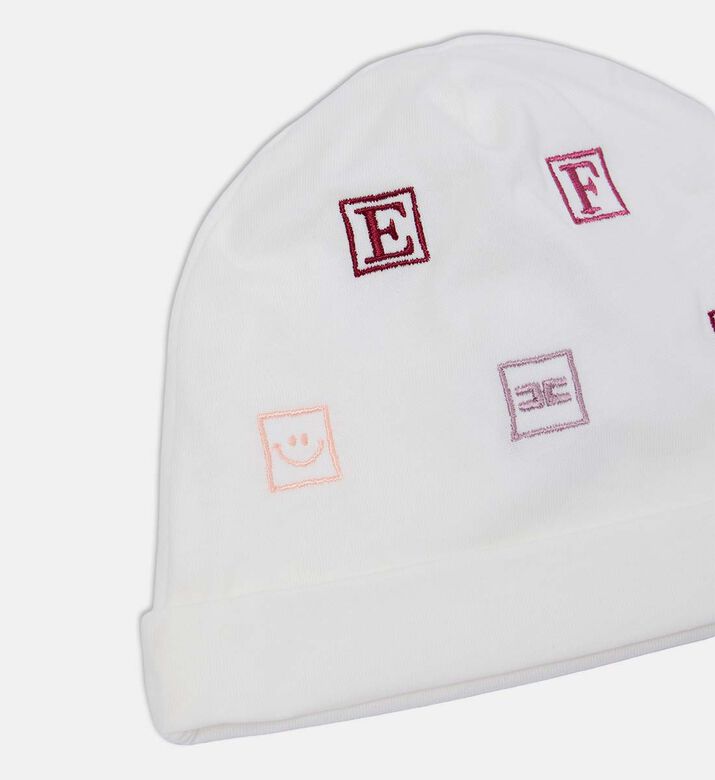 قبعة بقصّة عادية بتطريز شعار