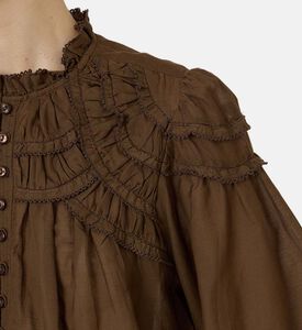 بلوزة قصيرة الأكمام بتفاصيل كشكشة