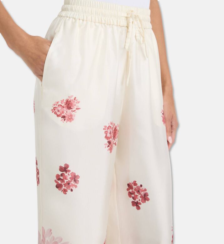 Carter and White Pant Carol, Model View