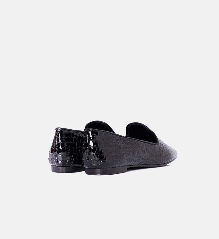 حذاء لوفرز بمقدمة مدببة بنقشة تمساح