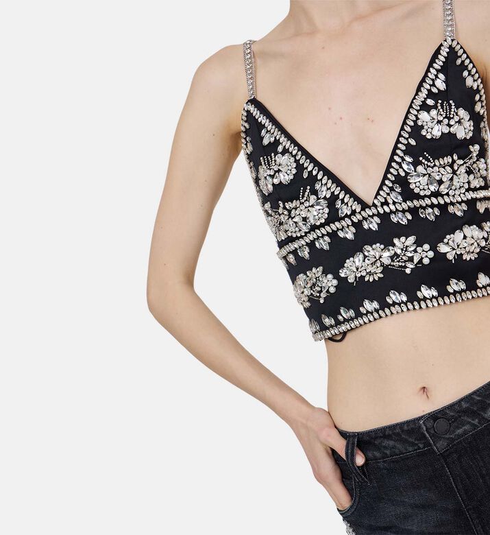 بلوزة كارلي بتصميم صدرية مطرزة