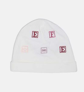 قبعة بقصّة عادية بتطريز شعار