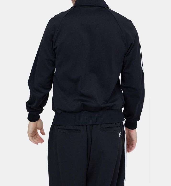 بلوزة رياضية ب 3 خطوط