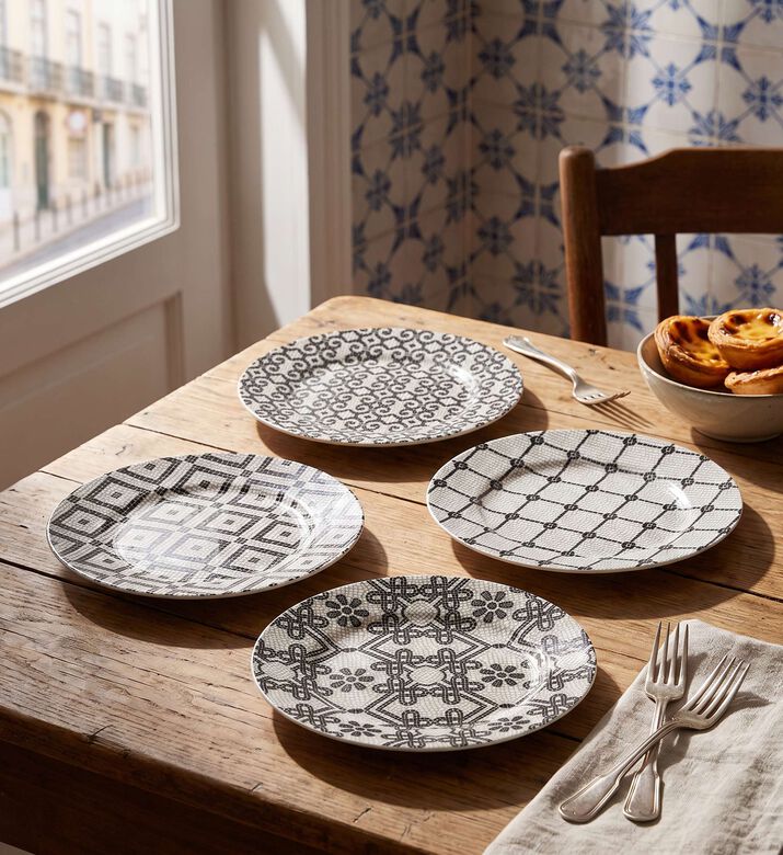 Vista Alegre Calcada Portuguese Dessert Plate, Model View