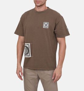 تيشيرت بأكمام قصيرة برقع طوابع