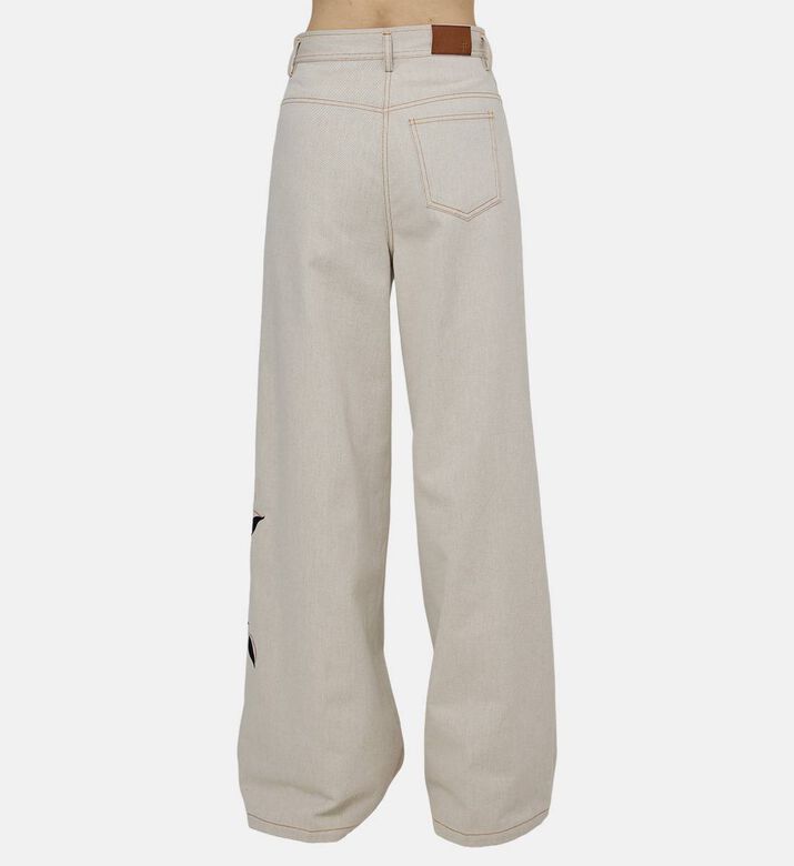 بنطال دنيم مطرز بأزهار