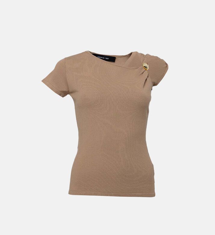 تيشيرت غير متماثل بتفاصيل أزرار ذهبية