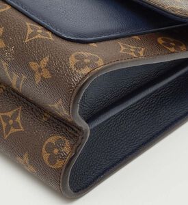 حقيبة فيكتوار لويس فويتون بنقشة العلامة وجزء أزرق داكن مملوكة مسبقًا