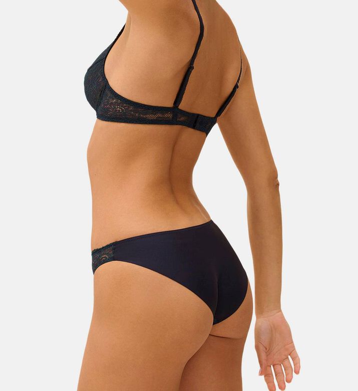 Simone Perele Brief, Model View