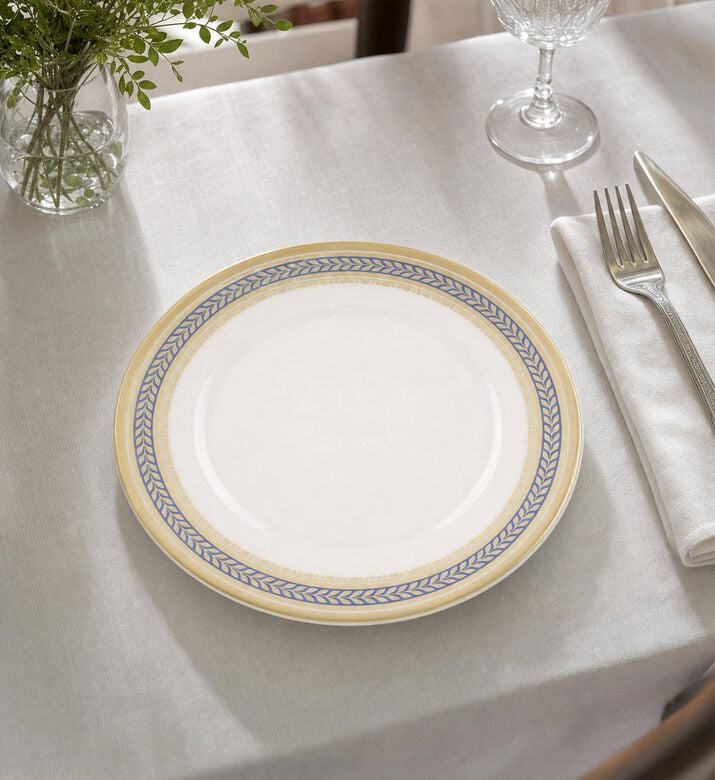 Imperial European 2 Golden 52 Dinner Plate, Model View