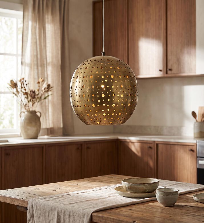 Home Deco and More Antique Brass Circle Pendant Lamp, Packshot View