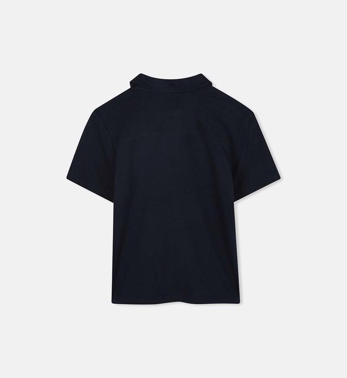 قميص بولو قصير الأكمام بشعار على الصدر قميص بولو قصير الأكمام بشعار على الصدر