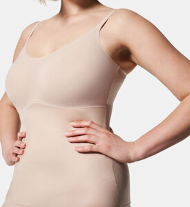 بلوزة كامي غير مرئية لتحديد الجسم