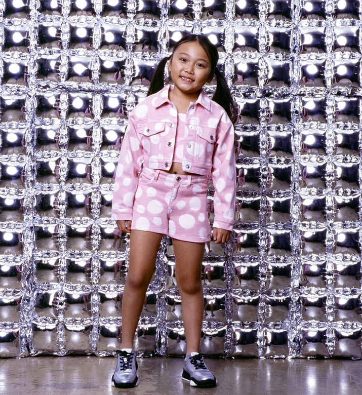 جاكيت رياضي قصير كبير الحجم بنقط رذاذ