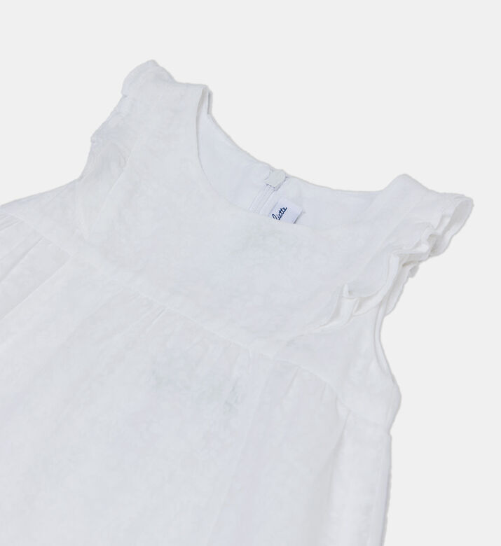 فستان بدون أكمام بقصّة واسعة