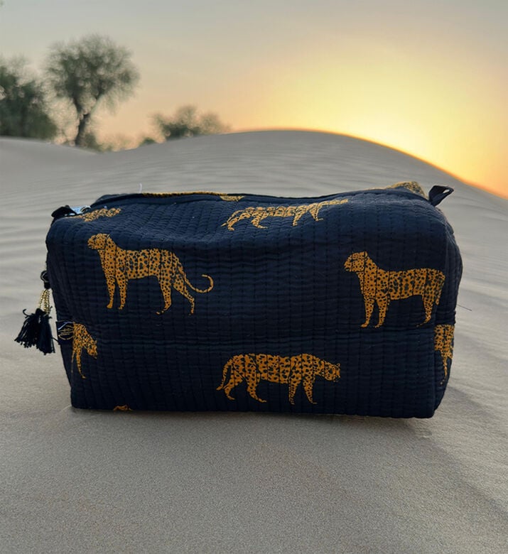 Tohfa Luxe Pouch Printed Block Large, Packshot View